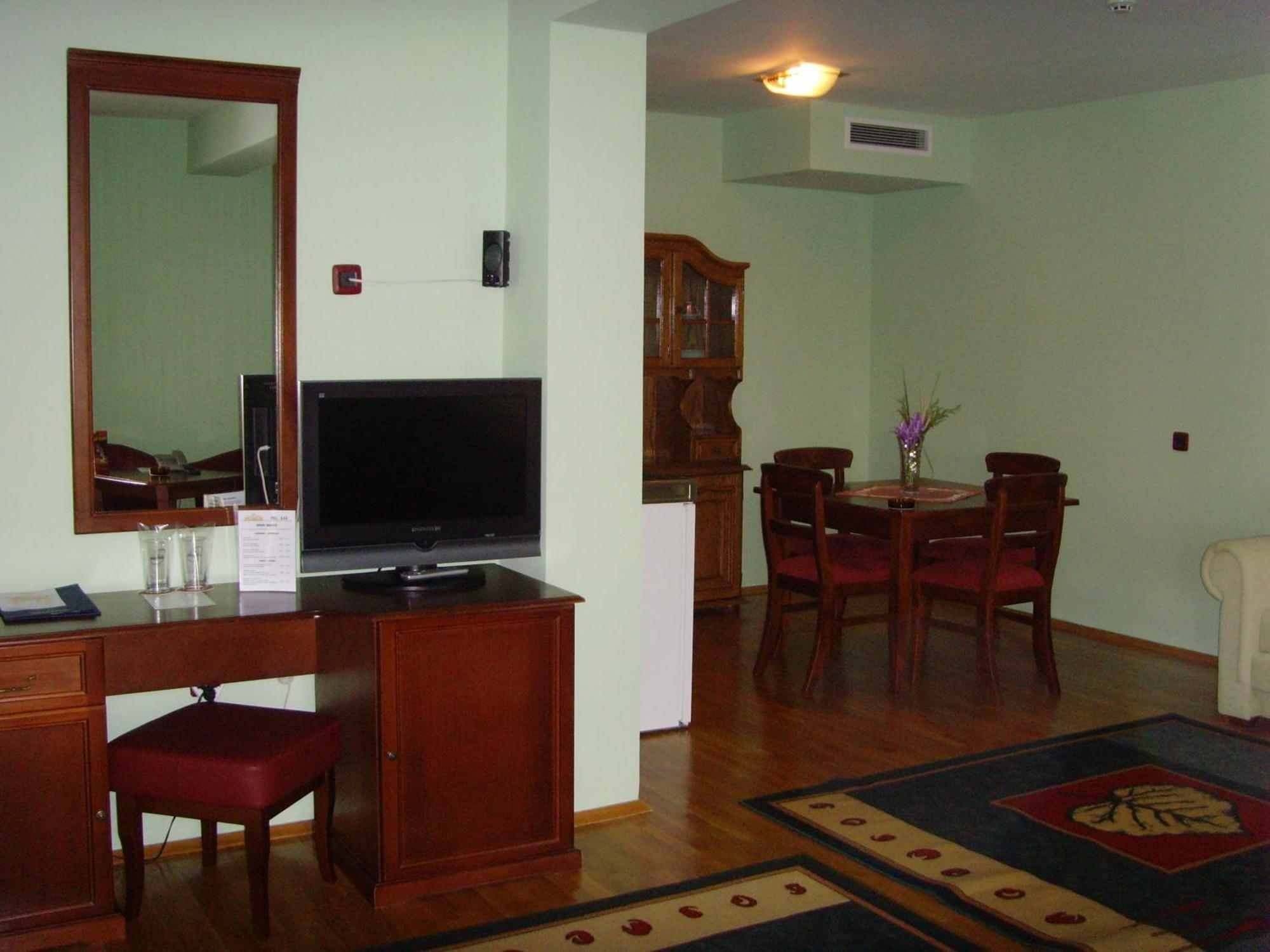 Meridian Hotel Bolyarski Veliko Tarnovo Exterior photo